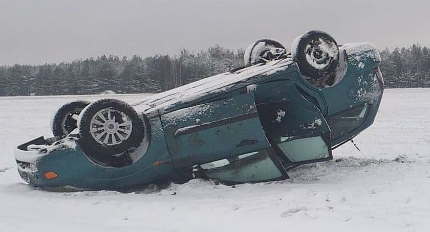 Urządzili sobie rajd. Wrak pojazdu porzucili. Sprawę wyjaśnia policja 