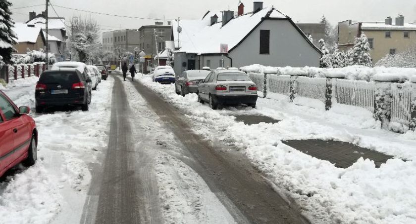 Trudne warunki na drogach - warto zdjąć nogę z gazu 