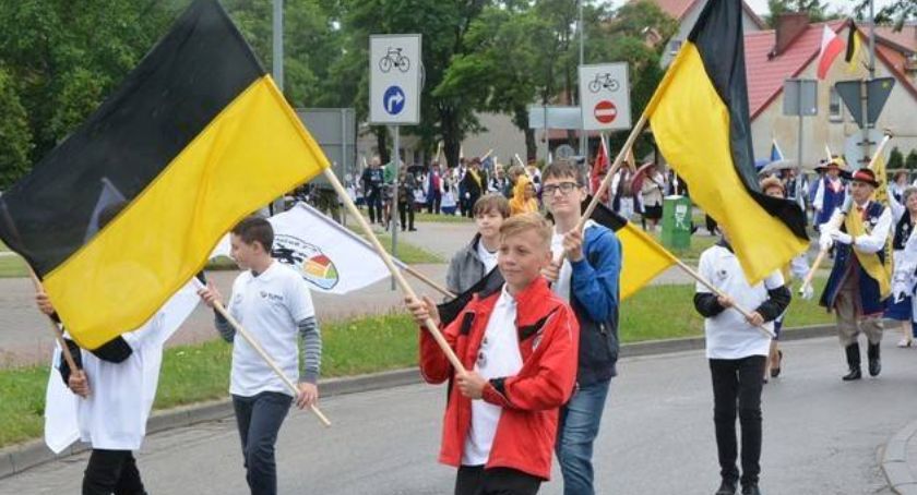 Karujta sa, szternostnica, larwa - trwa głosowanie na Kaszubskie Słowo Roku