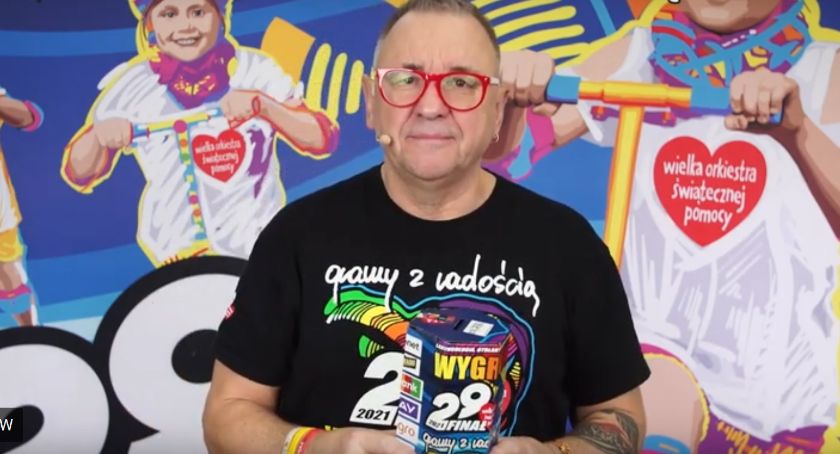 Szalik z podpisem Lewandowskiego, obiad ze starostą i kurs rzeźby - co wylicytujesz na WOŚP?