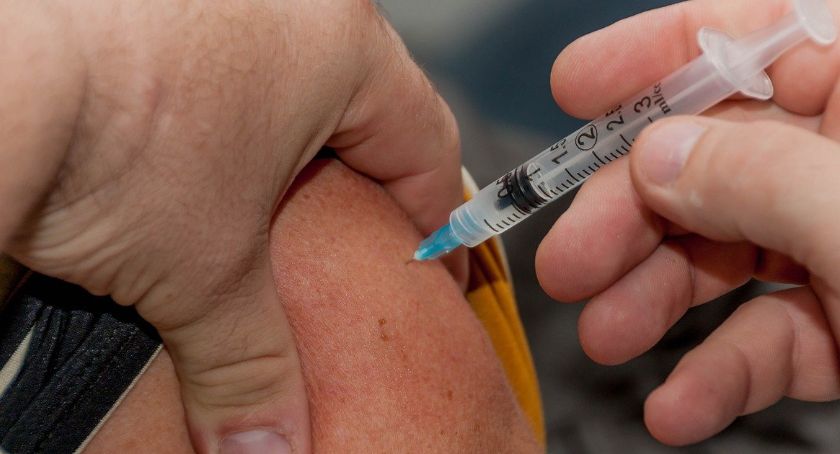 Kilkaset osób ma już za sobą drugą dawkę szczepienia przeciw Covid-19