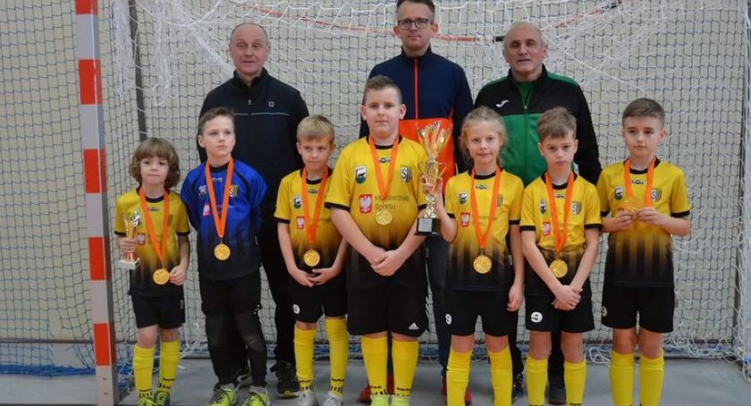 Piłkarze Santany kolejny raz stanęli na najwyższym stopniu podium