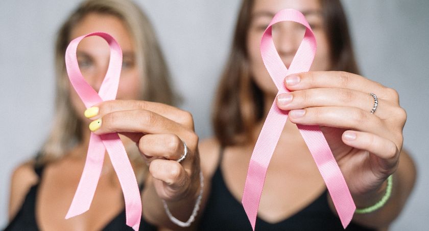 Nie czekaj na raka piersi. Skorzystaj z bezpłatnych badań mammograficznych
