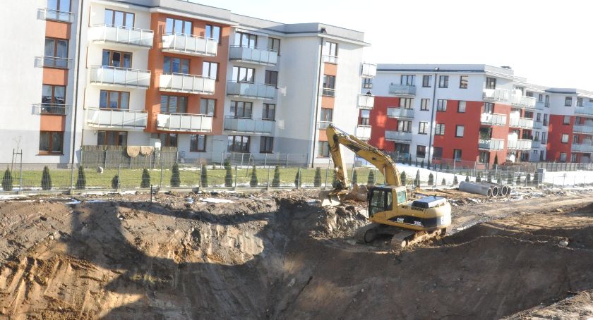 Problem z zalewaniem ulicy Moniuszki ma się wreszcie skończyć