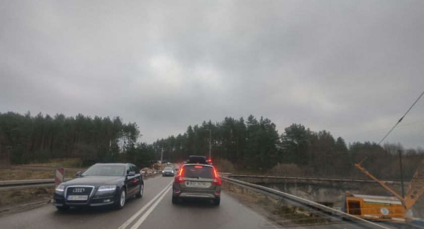 Roboty na drodze nr 20 wyhamowały, ale termin ich zakończenia nie jest zagrożony
