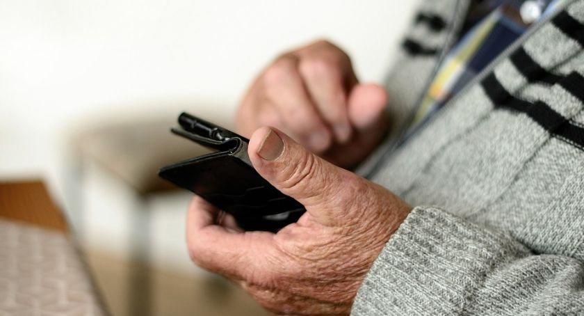 Zmasowany atak telefoniczny na seniorów w Kościerzynie