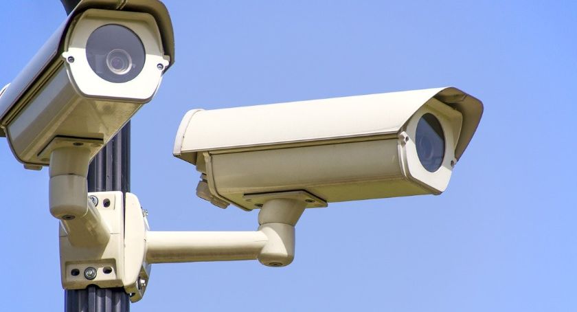 Śmiecenie pod okiem kamery monitoringu w gminie Kościerzyna