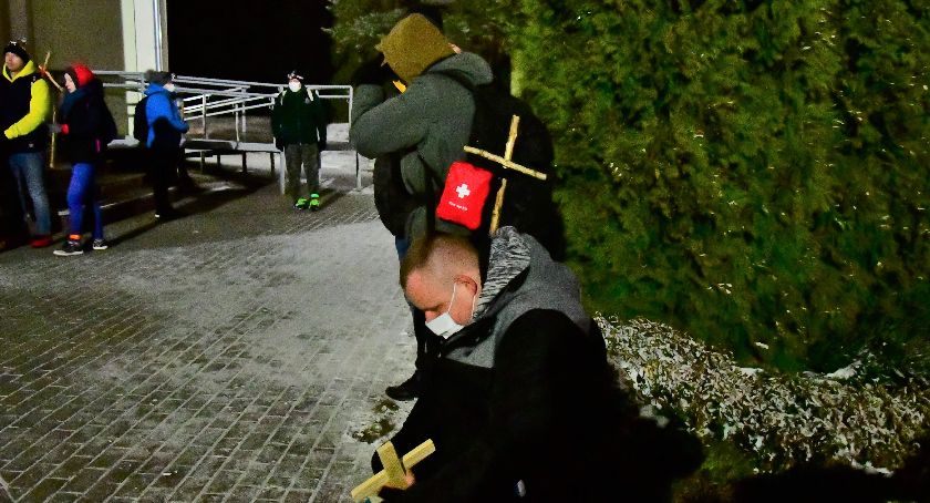 Uczestnicy Ekstremalnej Drogi Krzyżowej zmagali się z długą trasą, ciemnością i mrozem