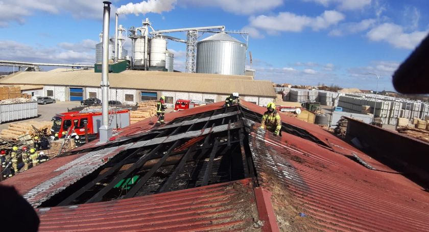 Wiele. Pożar hali produkcyjnej stolarni