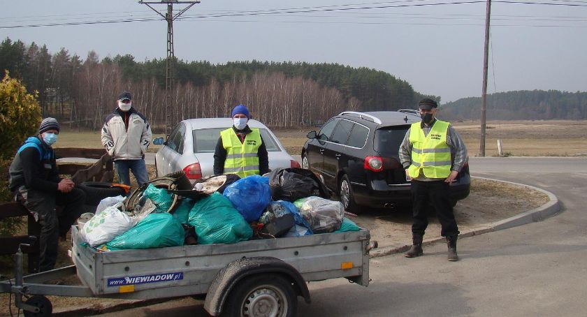Mieszkańcy Czarliny wzięli sprawy w swoje ręce i posprzątali swoją miejscowość