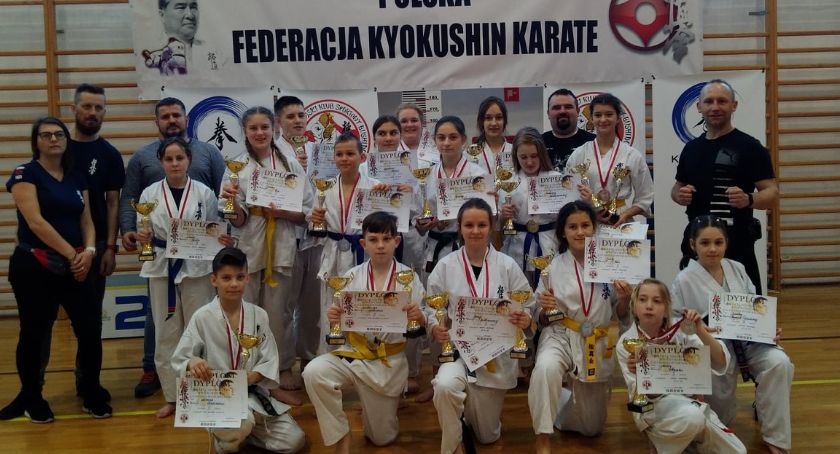 Worek medali zawodników Kościerskiego Klubu Kyokushin Karate