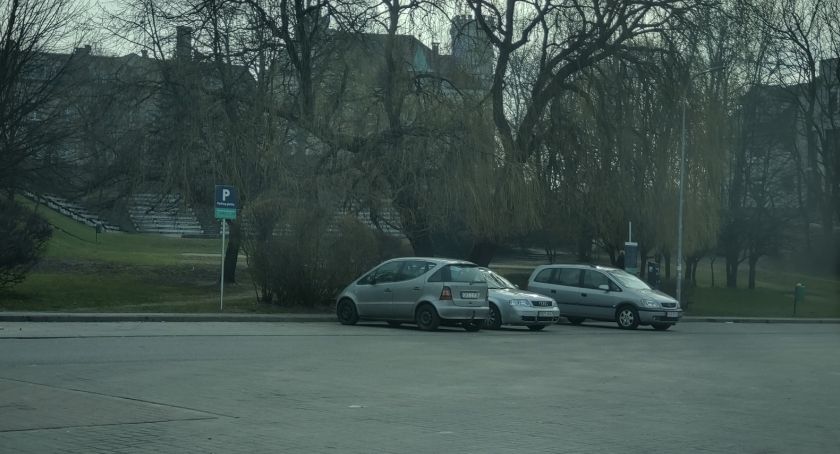 Płatna strefa parkowania na ul. Szopińskiego w Kościerzynie już obowiązuje