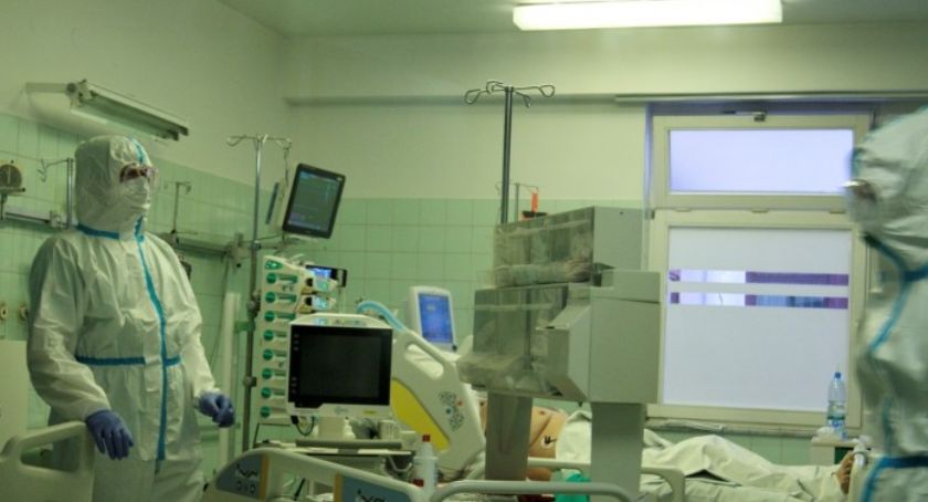 Życie w czasach zarazy. Dwanaście miesięcy w obliczu pandemii koronawirusa