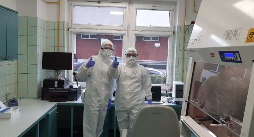 Mniej zakażonych Covid-19 w szpitalu. W laboratorium zbadano ponad 15 tysięcy próbek od początku pandemii