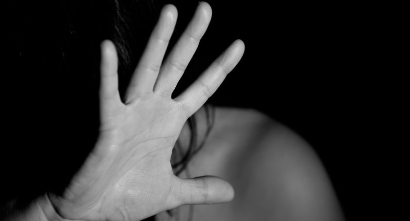 Znęcał się nad żoną i synem. Teraz ma zakaz zbliżania się do nich 