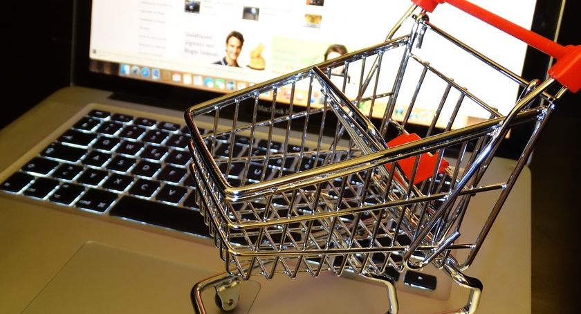 Bez towaru i pieniędzy - kolejne ofiary internetowych oszustów