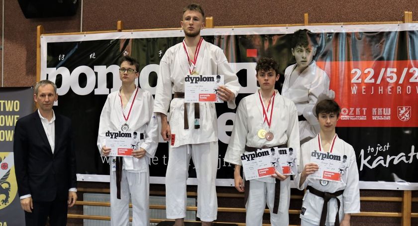 Pomimo przerwy w treningach, kościerscy karatecy pokazali świetną formę w Wejherowie