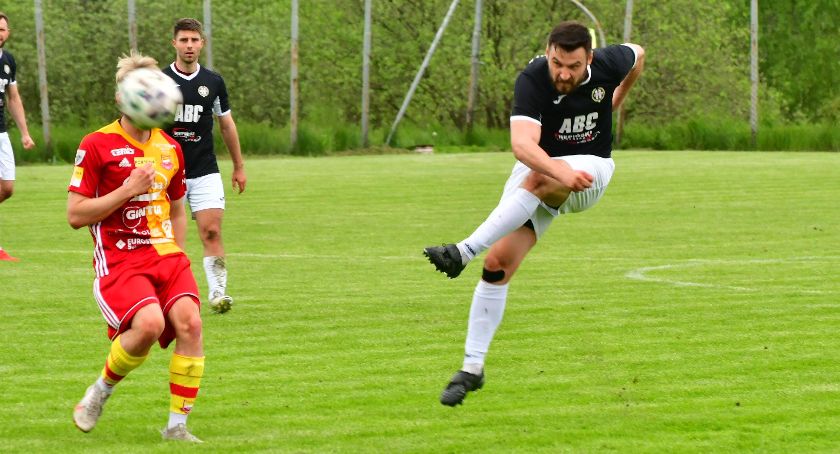 IV liga. Kaszubia Kościerzyna obejmuje prowadzenie w tabeli