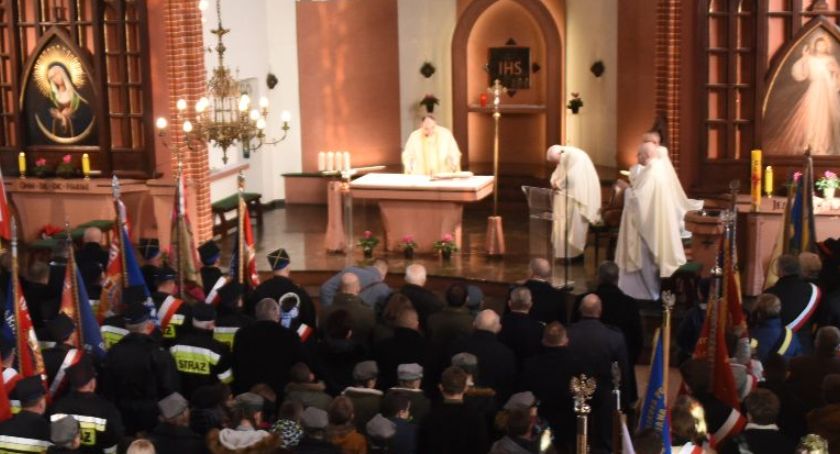 Episkopat znosi dyspensę od uczestnictwa we mszy. Od 20 czerwca katolicy wracają do kościołów