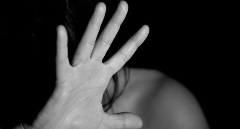 Znęcał się nad żoną i córką. Teraz ma zakaz zbliżania się do nich 