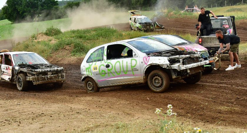 Wrak Race - motoryzacyjny show ze szczytnym celem