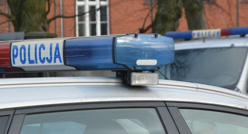 Bożepole Szlacheckie. Konar drzewa spadł na samochód 