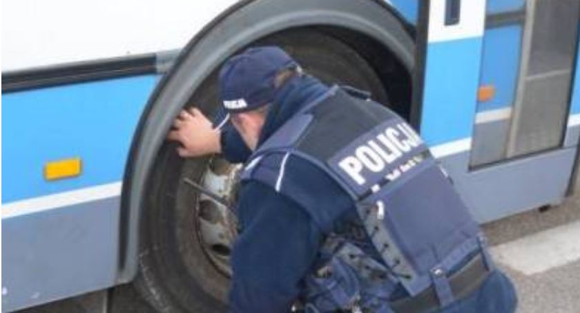 By bezpiecznie dotrzeć do celu - trwają policyjne kontrole autokarów