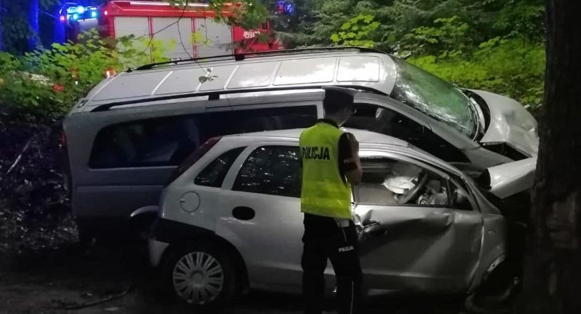 Grabówko. Zderzenie opla z busem - w akcji LPR