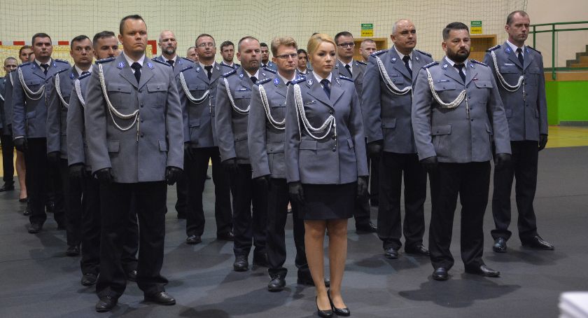 Święto Policji w Kościerzynie - funkcjonariusze z awansami i nagrodami