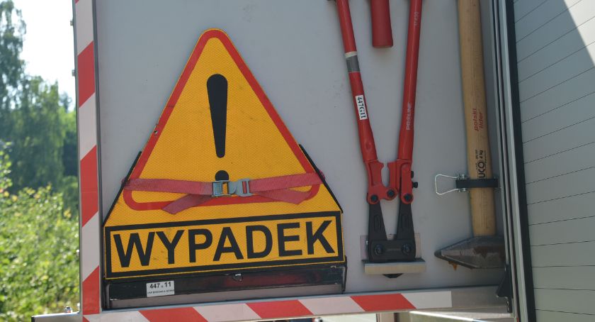Zderzenie trzech samochodów na K20 - jedna osoba w szpitalu