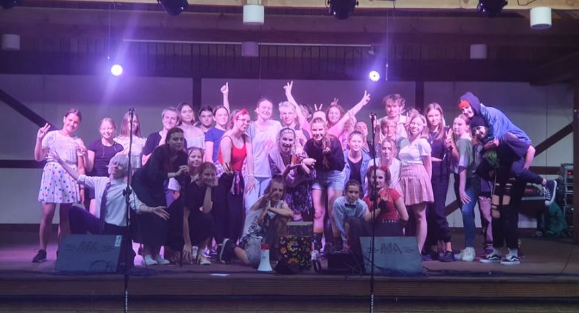Wspaniałe muzyczno-teatralne show na finał Krzysztofików 2021