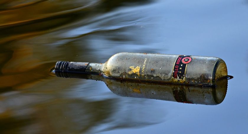 Piją alkol tam, gdzie nie powinni - posypały się zgłoszenia i interwencje policjantów