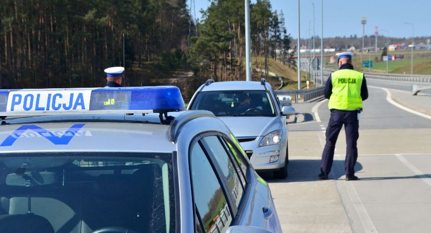 Mandaty za prędkość i zatrzymane prawa jazdy - środowa akcja policji w liczbach