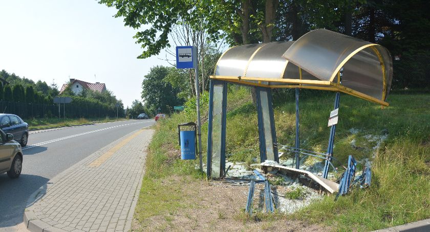 Skorzewo. Czy musi dojść do tragedii? Mieszkańcy walczą o chodnik 