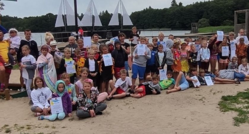 W gminie Stara Kiszewa dzieci zgłębiały tajniki pływania