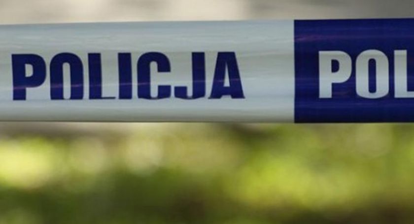 Stary Bukowiec. Opel uderzył w drzewo - cztery osoby w szpitalu