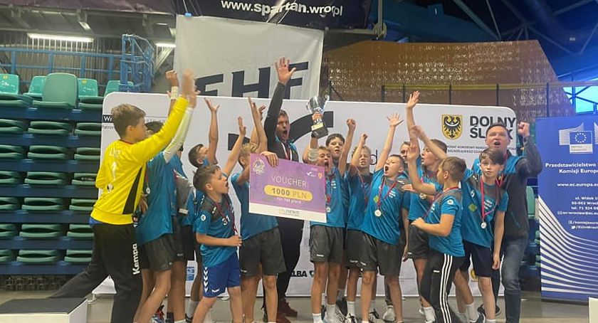 UKS Lipusz po prawdziwym horrorze w finale wygrywa turniej piłki ręcznej