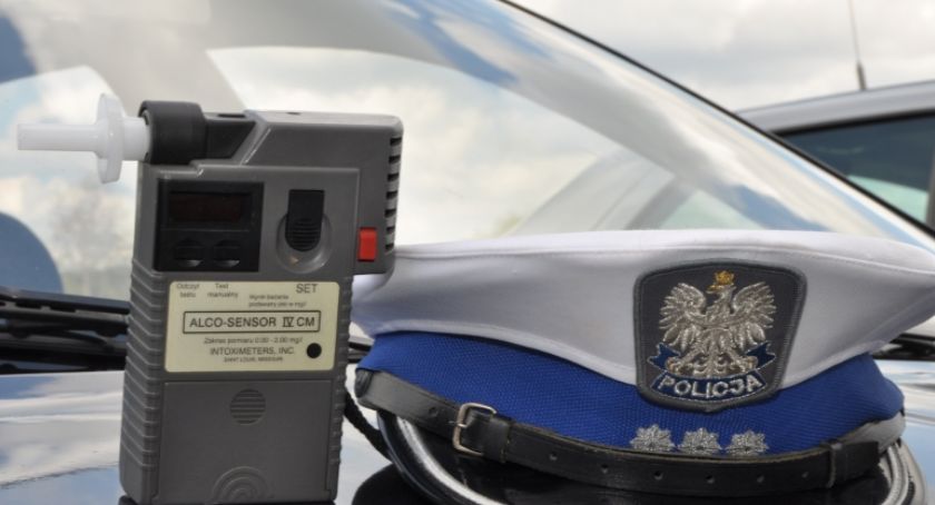 Cofając BMW uderzył w passata - 34-latek był kompletnie pijany 