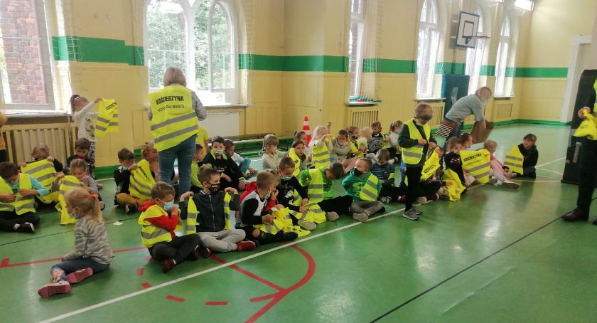Kościerzyna. Dzielnicowi spotkali się z najmłodszymi uczniami