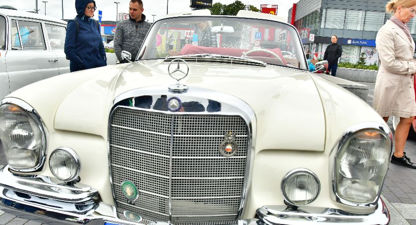 Mercedesy, które jeździły po Californi i Lazurowym Wybrzeżu, zawitały do Kościerzyny