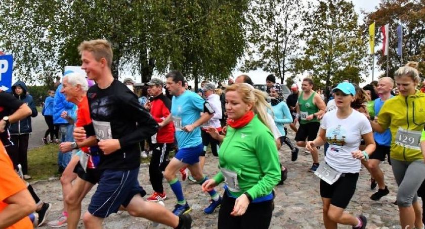 Bieg Mazurka Dąbrowskiego to połączenie sportu z elementami patriotyzmu