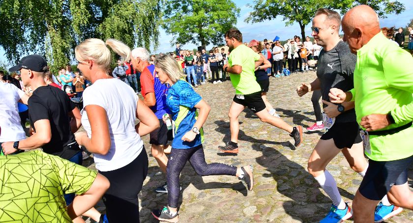 Ponad 450 uczestników wystartowało w Biegu Mazurka Dąbrowskiego