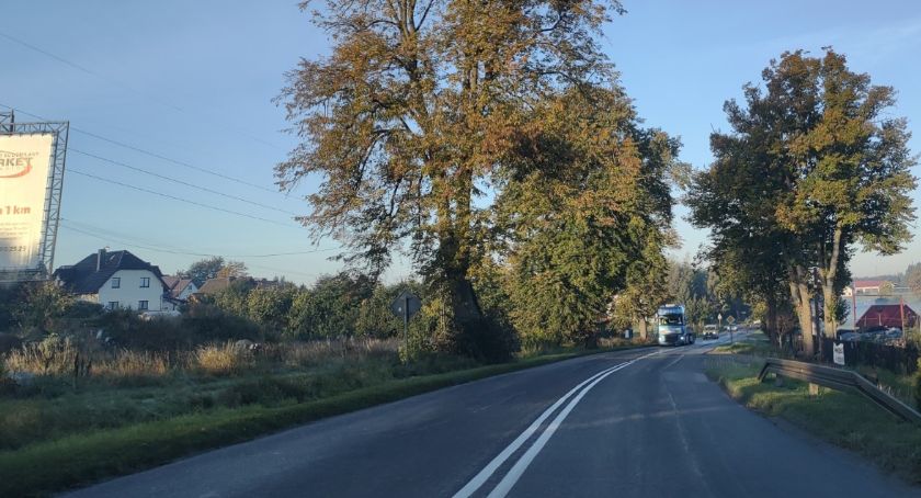 Trzeba być mistrzem kierownicy, by pokonać drogi wojewódzkie 221 i 235