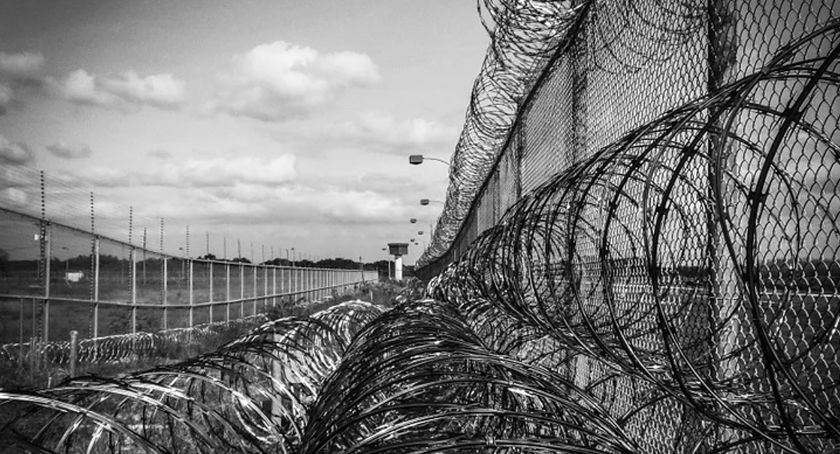Kolejny poszukiwany przez sąd w rękach policji