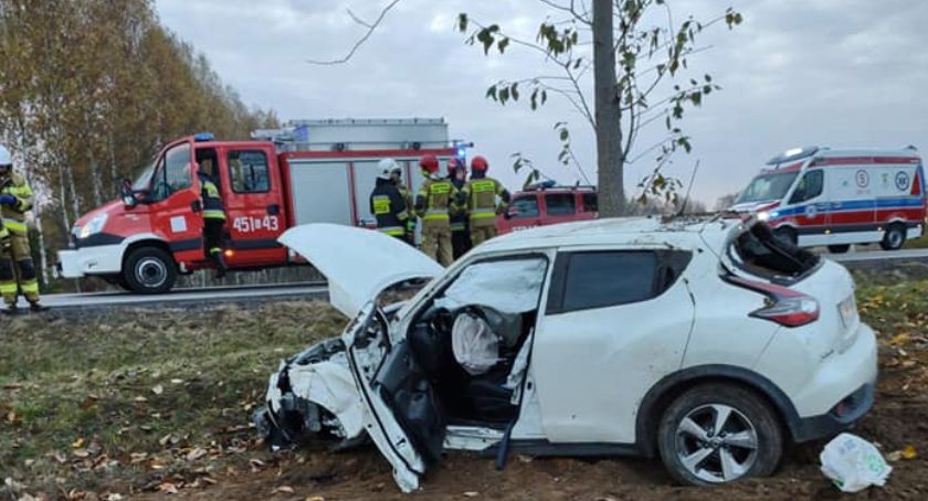 Kaliska Kościerskie. Nissanem uderzyła w drzewo - ranna 41-latka