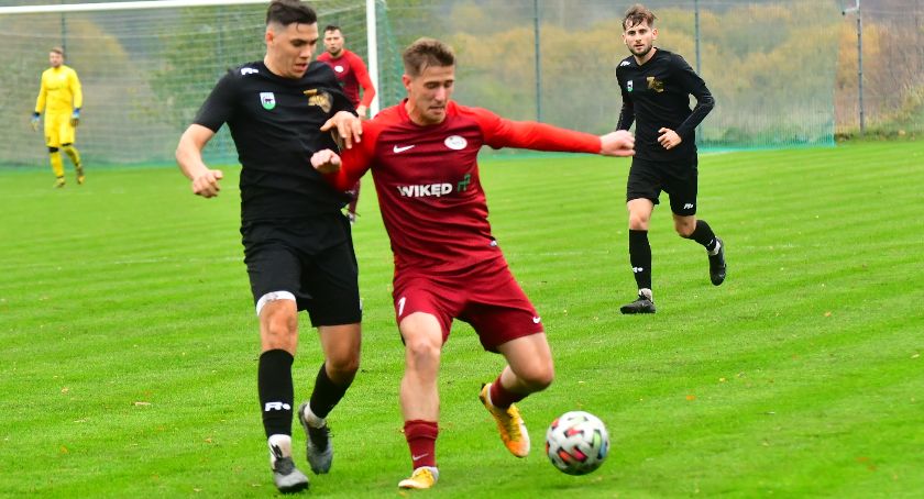 IV liga. Biało-bordowi gromią na wyjeździe Borowiaka Czersk