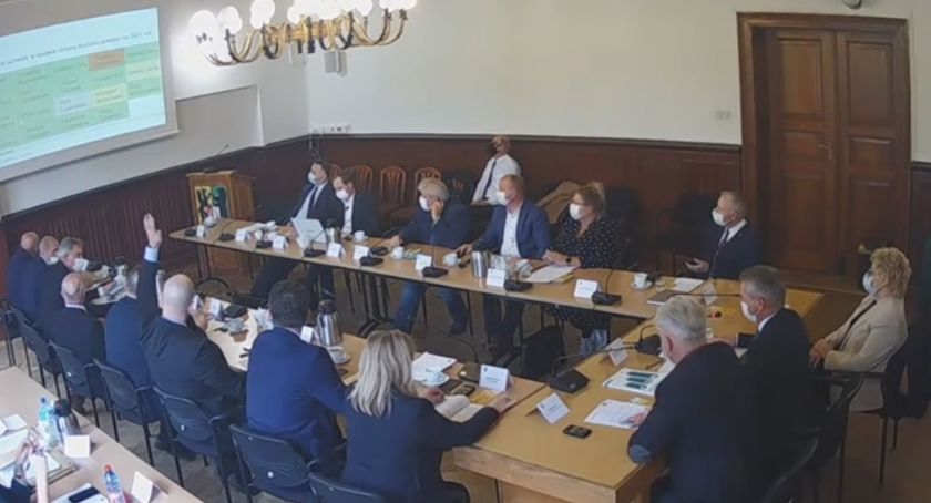 Portfele radnych powiatu będą zdecydowanie grubsze