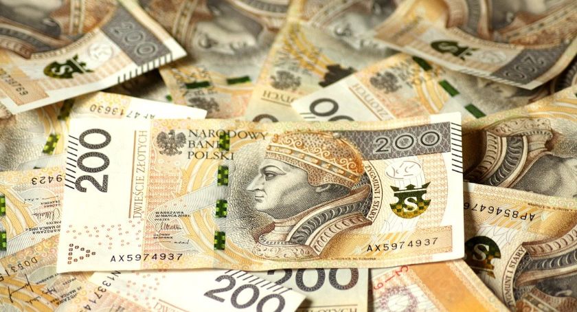 Felieton. Pieniądze powiatowych radnych nie śmierdzą i lubią ciszę…