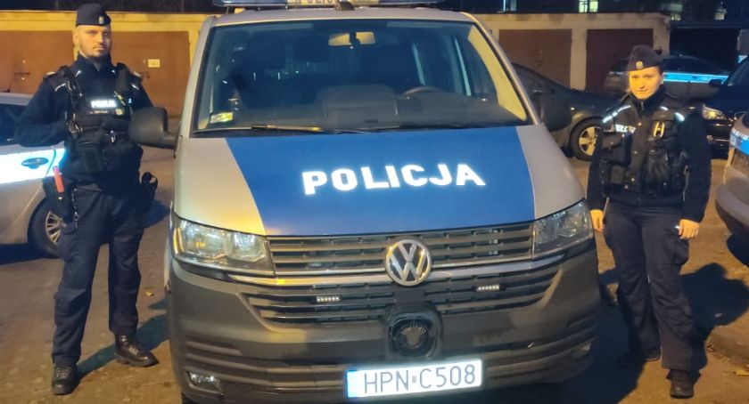 Zasłabł w łazience - 78-latka uratowali policjanci ze strażakami 