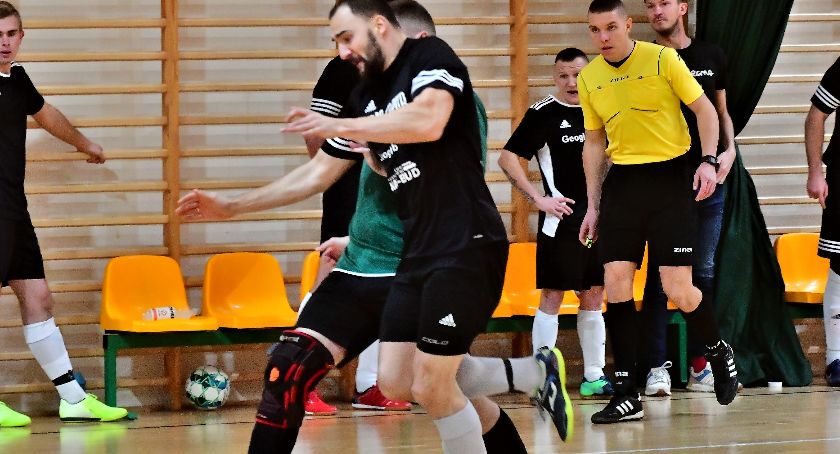 Szesnaście zespołów będzie rywalizować w kościerskiej halówce